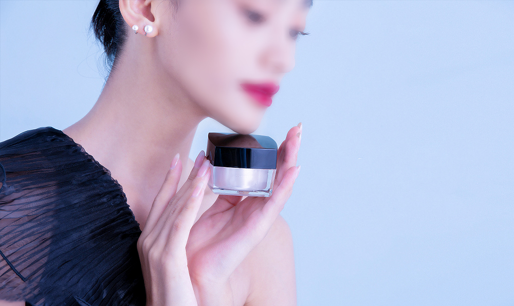 欧珀莱玫瑰保湿柔肤水：揭开美容护肤行业的神奇面纱！
